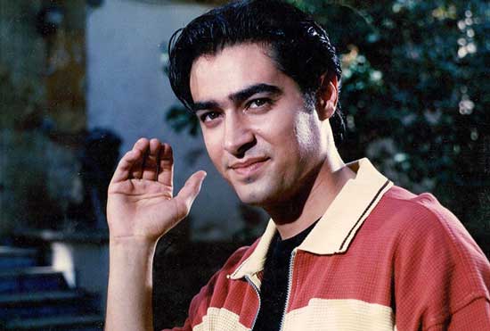 Young Shahab Hosseini in his 20s in Iranian sitcom "Oxygen"